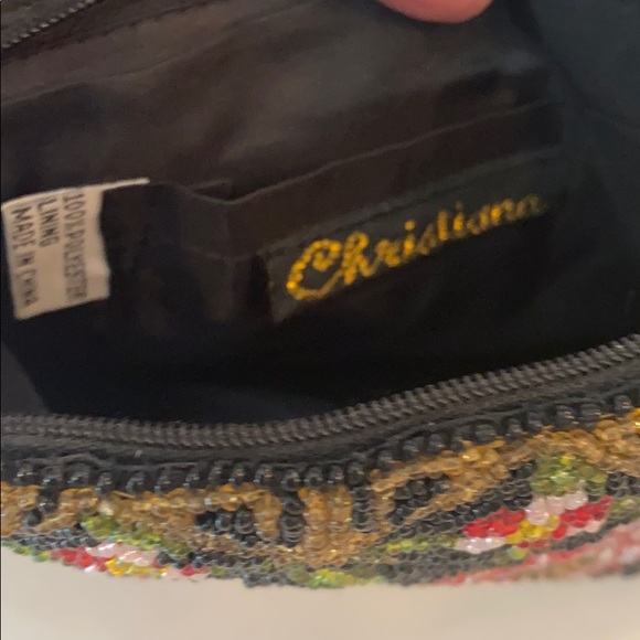 BEAUTIFUL BEADED HAND BAG. - Picture 4 of 4